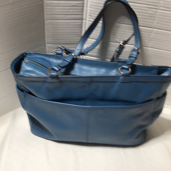 Coach smooth leather satchel with adjustable strap/silver tone hardware. EUC - Picture 3 of 11